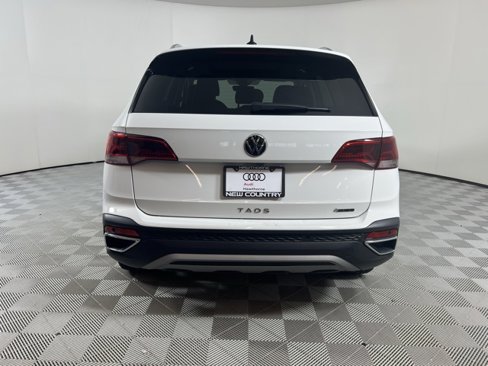 Used 2022 Volkswagen Taos SEL w/ Panoramic Sunroof Package image 6