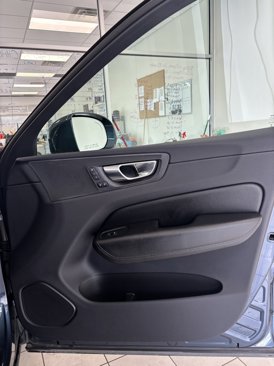 Used 2019 Volvo XC60 T8 Momentum w/ Premium Package image 8