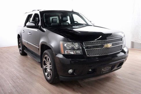 Used 2011 Chevrolet Suburban LTZ image 3