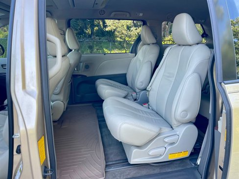 Used 2014 Toyota Sienna XLE image 15