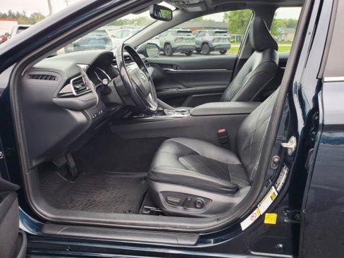 Used 2019 Toyota Camry XLE image 8