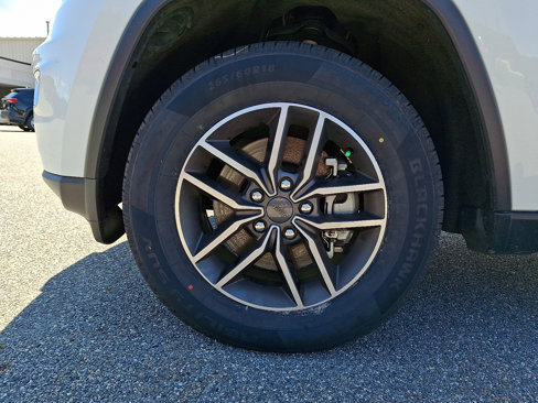 Used 2022 Jeep Grand Cherokee Limited image 28