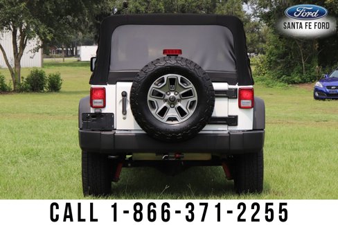 Used 2015 Jeep Wrangler Unlimited Rubicon w/ Connectivity Group image 7
