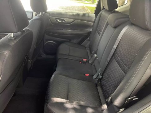Used 2018 Nissan Rogue SV image 6