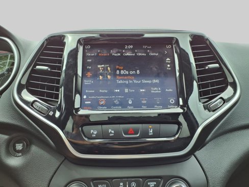 Used 2021 Jeep Cherokee Limited image 12