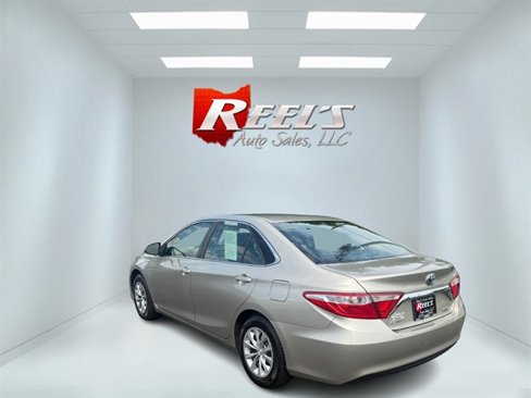 Used 2015 Toyota Camry LE image 37