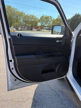 Used 2016 Jeep Patriot High Altitude image 11