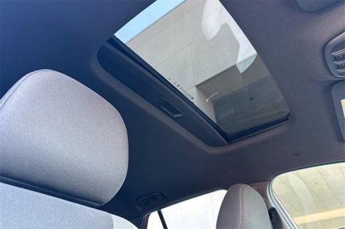 Used 2024 Chevrolet Trax RS w/ Sunroof Package image 19