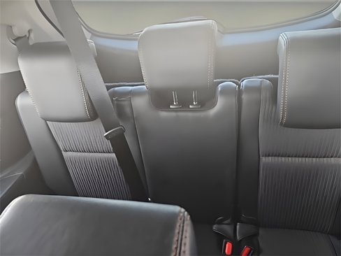 Used 2017 Toyota Highlander Plus image 52