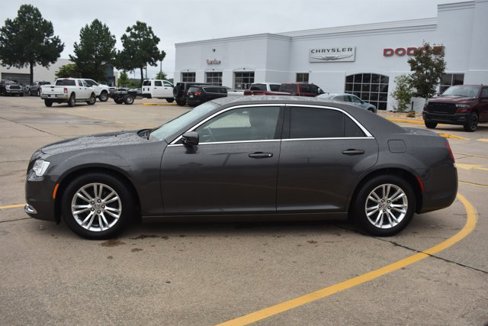Used 2020 Chrysler 300 Touring w/ Driver Convenience Group image 9