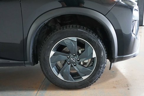 Used 2024 Nissan Rogue SV image 11