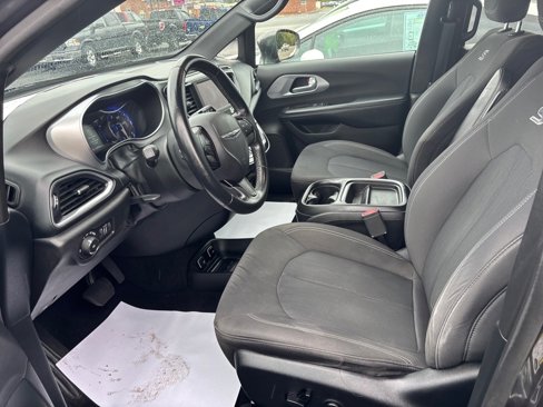 Used 2018 Chrysler Pacifica Touring Plus w/ S Appearance Package image 2