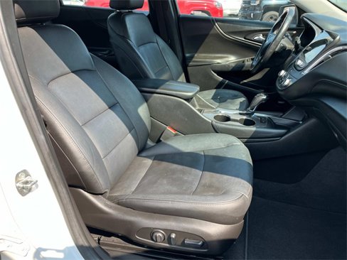 Used 2018 Chevrolet Malibu LT w/ Leather Package image 22