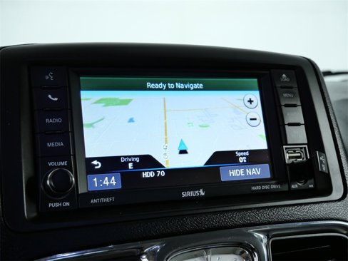 Used 2015 Chrysler Town & Country Touring-L image 24