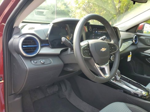 New 2025 Chevrolet Trax LT w/ Driver Confidence Package image 14