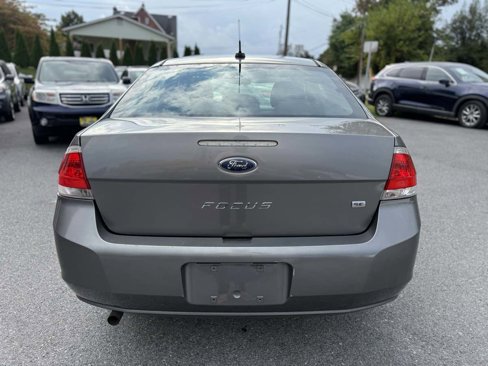 Used 2010 Ford Focus SE image 6