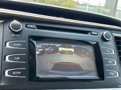 Used 2019 Toyota Highlander LE image 17