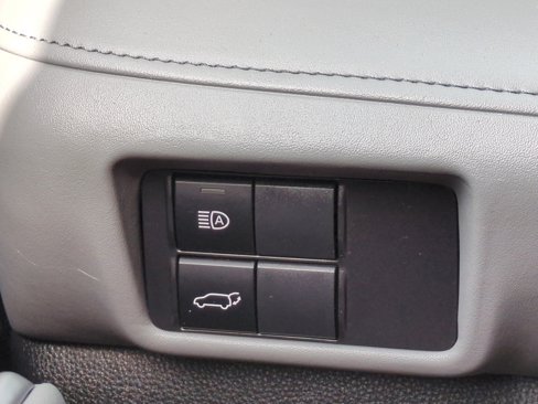 Used 2022 Toyota Highlander LE image 30