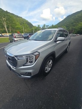 Used 2022 GMC Terrain SLE w/ Driver Convenience Package image 3