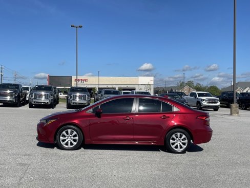 Used 2023 Toyota Corolla LE image 4