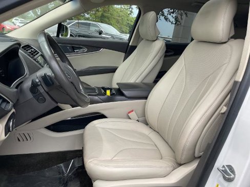 Used 2017 Lincoln MKX Reserve w/ Driver Assistance Package image 15