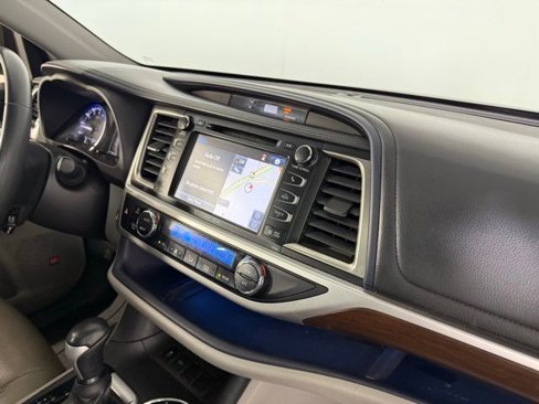 Used 2016 Toyota Highlander Limited image 35