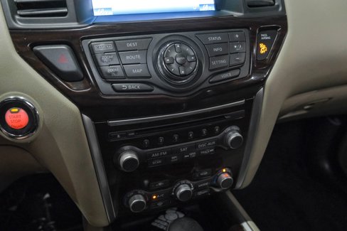 Used 2016 Nissan Pathfinder Platinum w/ Family Entertainment Package image 27