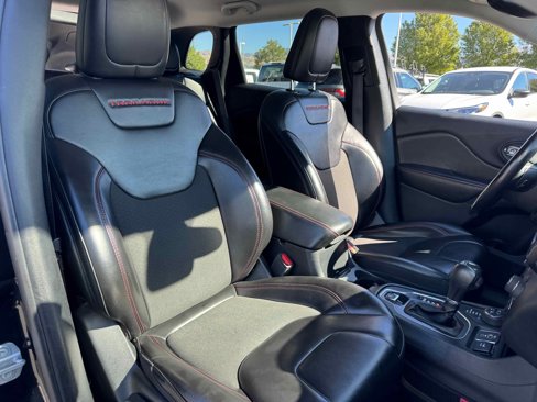 Used 2020 Jeep Cherokee Trailhawk w/ Comfort/Convenience Group image 32