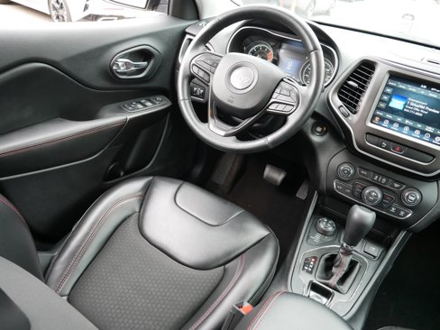 Used 2019 Jeep Cherokee Trailhawk w/ Cold Weather Group image 9