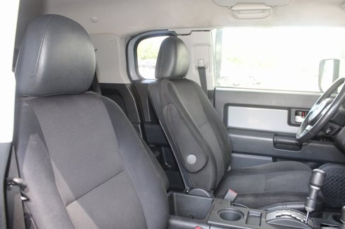 Used 2014 Toyota FJ Cruiser 4WD image 40