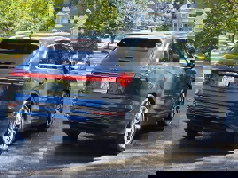 Used 2024 Audi Q8 e-tron Premium Plus w/ Premium Plus Package image 6