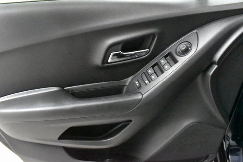 Used 2022 Chevrolet Trax LT w/ LT Convenience Package image 19