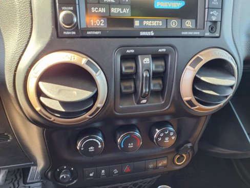 Used 2017 Jeep Wrangler Sahara image 21
