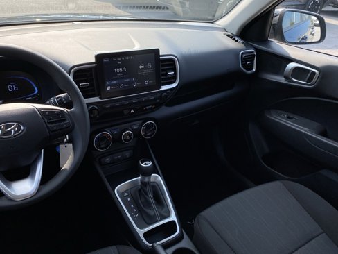 New 2025 Hyundai Venue SE image 21