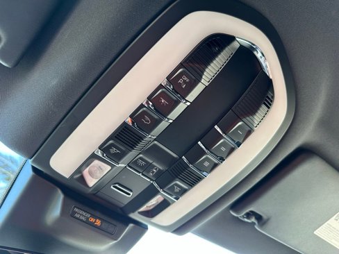Used 2022 Porsche Macan image 27