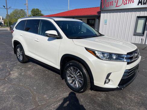 Used 2019 Toyota Highlander XLE image 3
