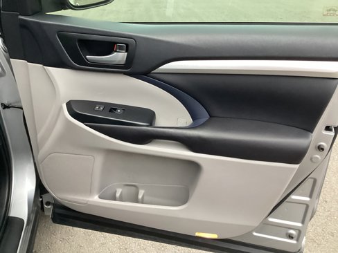 Used 2016 Toyota Highlander XLE image 16