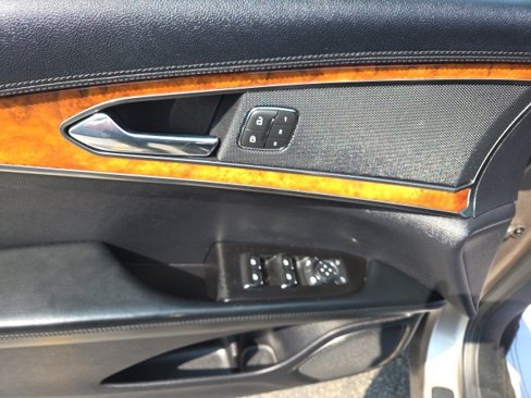Used 2019 Lincoln Nautilus Select image 16