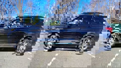 Certified 2022 Ford Explorer XLT w/ Equipment Group 202A image 5