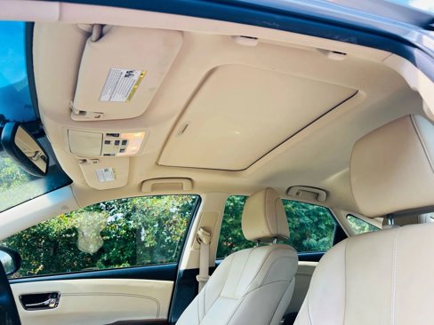 Used 2013 Toyota Avalon Limited image 22