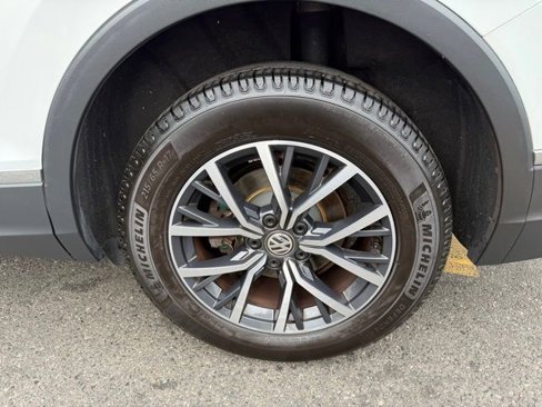 Used 2020 Volkswagen Tiguan SE image 39