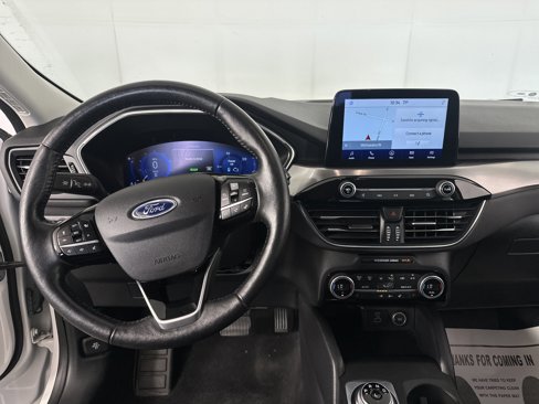 Used 2021 Ford Escape Titanium image 3
