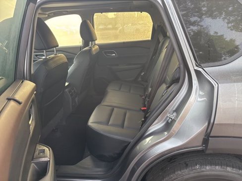 Used 2021 Nissan Rogue SV w/ Premium Package image 7