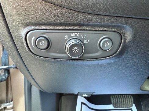 Used 2018 Chevrolet Equinox Premier image 21