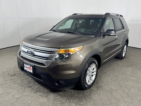 Used 2015 Ford Explorer XLT w/ Equipment Group 202B image 2