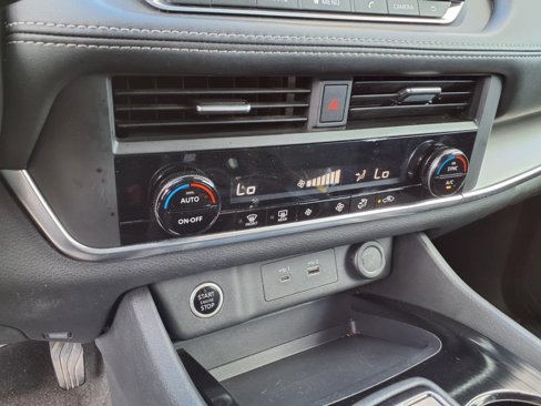 Used 2023 Nissan Rogue SV image 17