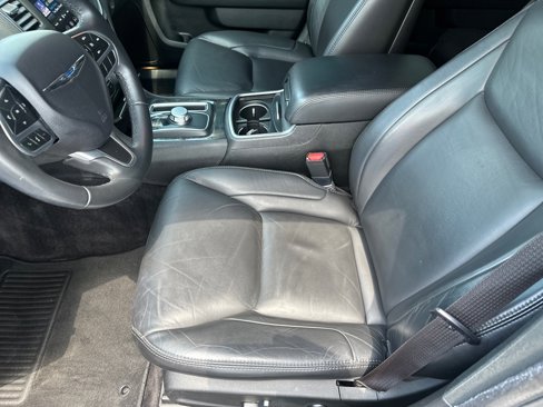 Used 2018 Chrysler 300 Touring L image 14