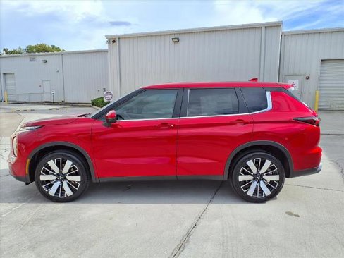 New 2025 Mitsubishi Outlander SE image 2