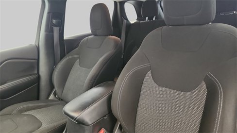 Used 2019 Jeep Cherokee Latitude w/ Popular Appearance Group image 9