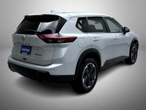 Used 2024 Nissan Rogue SV image 5